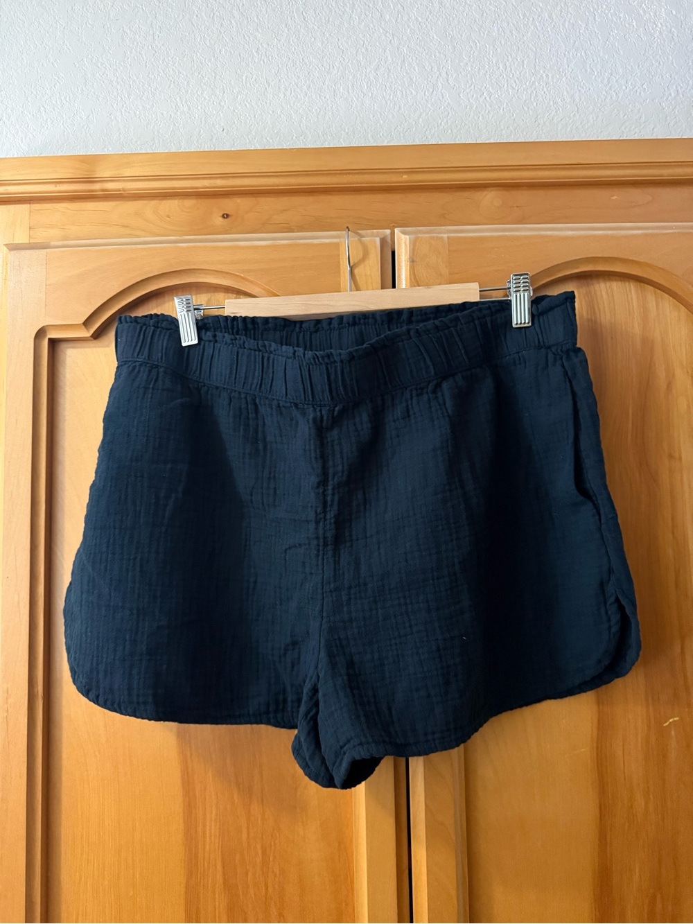 Universal Thread Black Elastic Waist Athletic Shorts